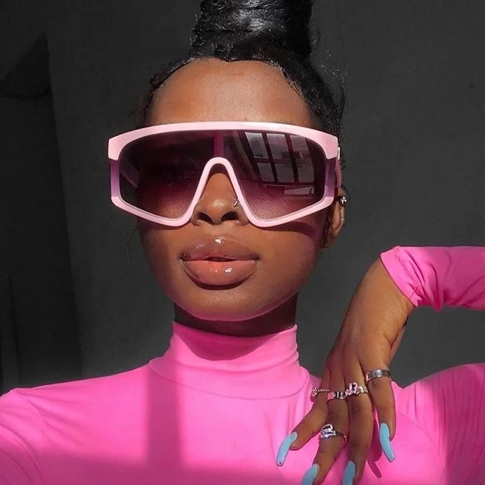 Women’s oversized sunglasses